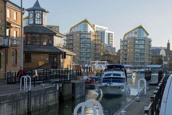 Limehouse Basin Lock - Yatch enters from Basin