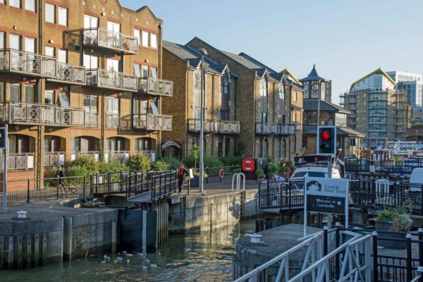 Limehouse Basin Lock - Yatch waits for gates to open