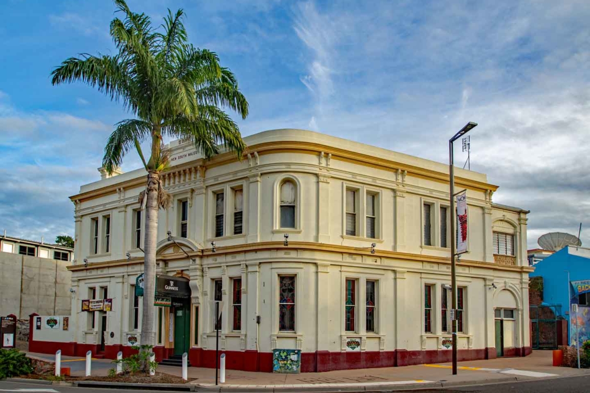 Built 1887; 3rd Building; 101-111 Flinders St; #600890 Former Bank of New South Wales