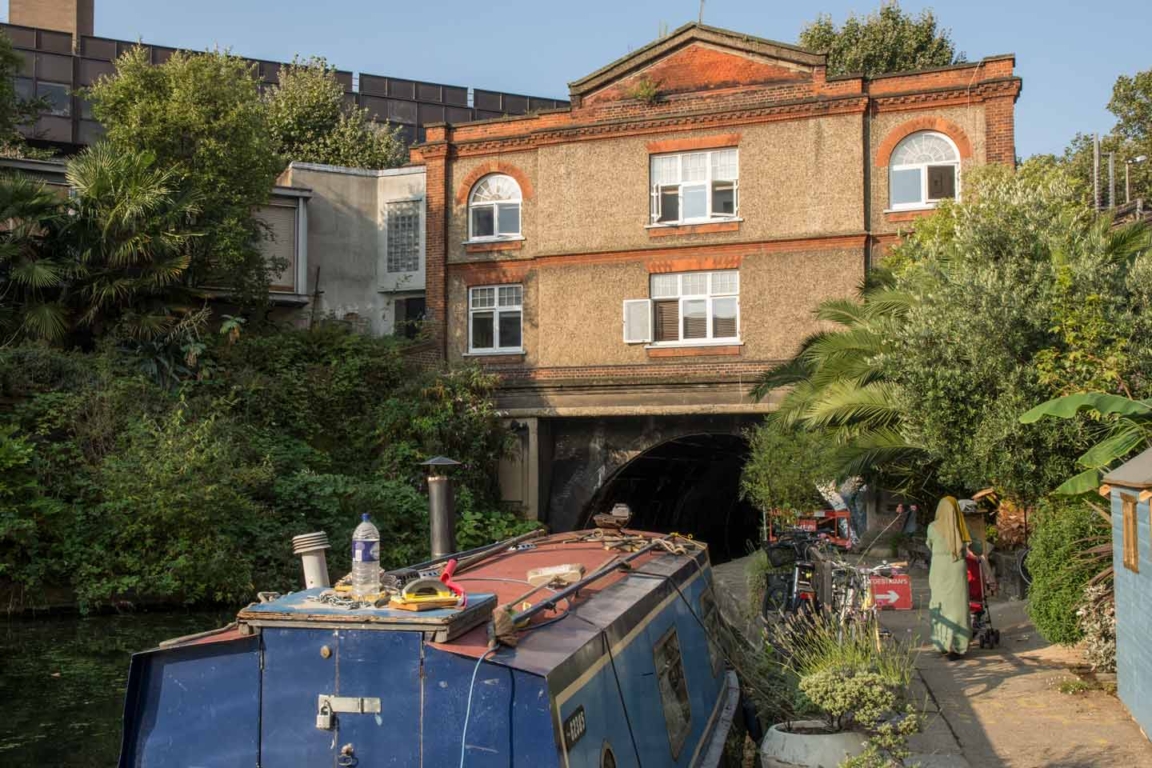 Eastern entrance to Eyres Tunnel at Lisson Grove. On this day the towpath was closed. Eyres-Tunnel-(Lisson-Grove)