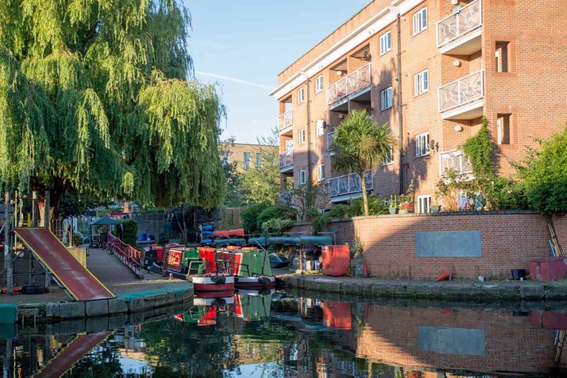A quiet Laburnum Boat Club between Kingsland basin and Victoria Park Laburnum-Boat-Club