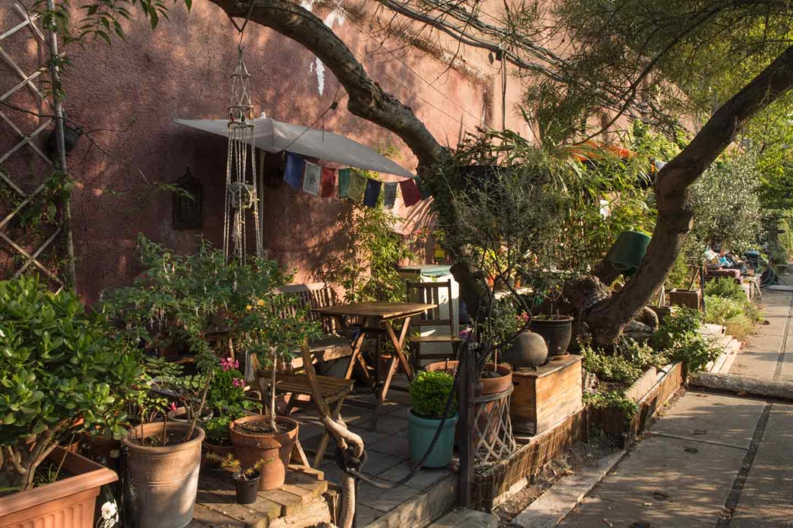 Attractive narrowboat garden lots at Lisson Grove. Lisson-Grove---Canal-Lots