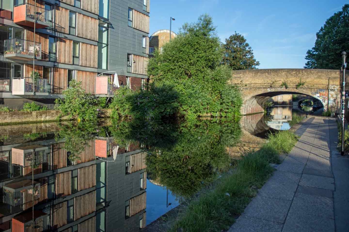 Queensbridge Road Bridge between Kingsland Basin and Victoria Queensbridge-Bridge