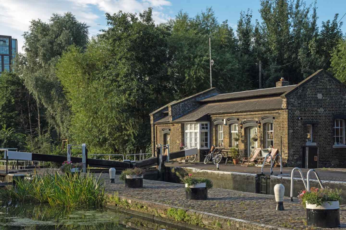 Manager's House at St Pancras Lock between Islington and Camden Road St-Pancras-Lock