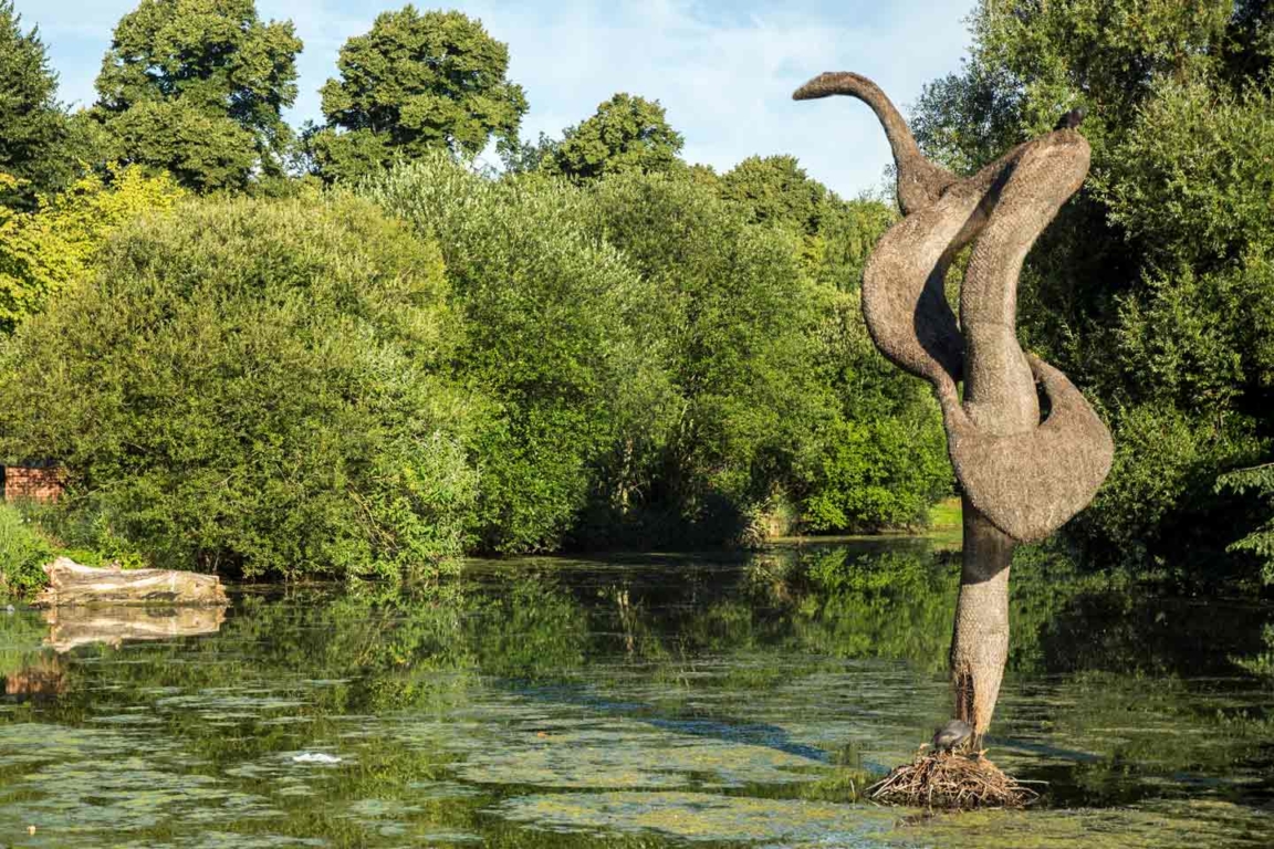 Victoria Park - Sculpture with Bird Nest Victoria Park - Sculpture with Bird Nest