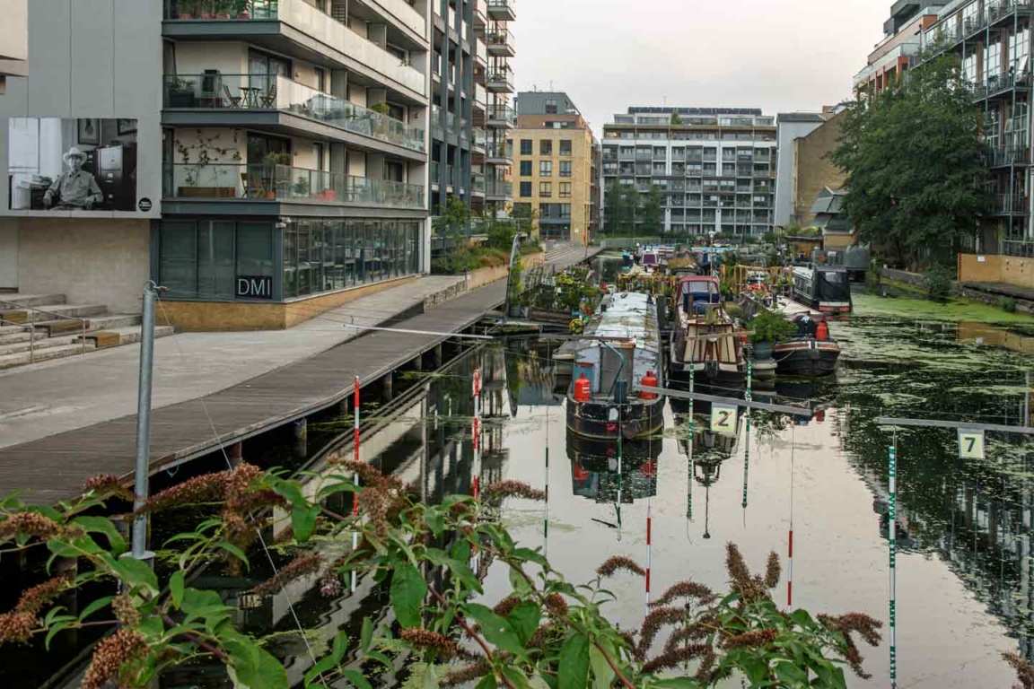 Kingsland Basin located near the intersection of Kingsland Road and Regent's Canal (to the west). Kingsland-Basin